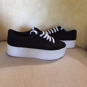JC Play Platform Sneaker